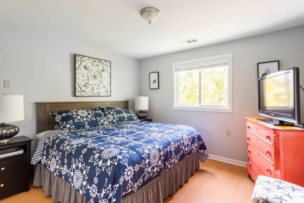הוילה גרוטון Unique Retreat With Private Patio, 4 King Beds And Bbq מראה חיצוני תמונה