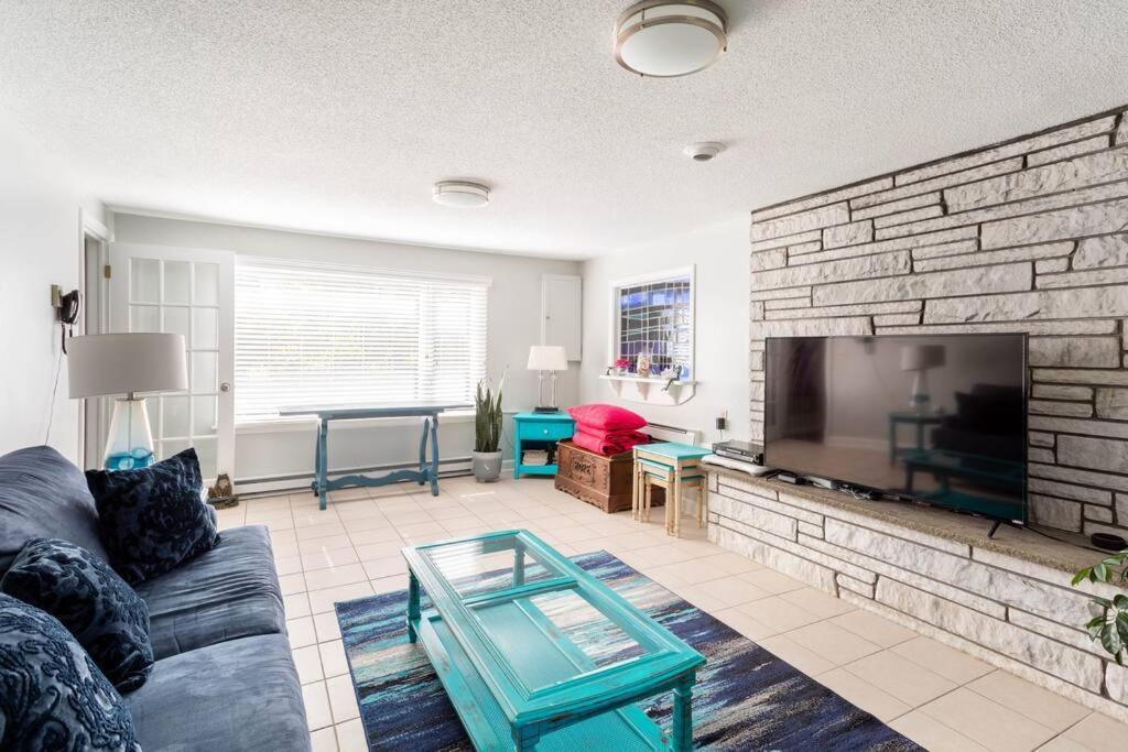 הוילה גרוטון Unique Retreat With Private Patio, 4 King Beds And Bbq מראה חיצוני תמונה
