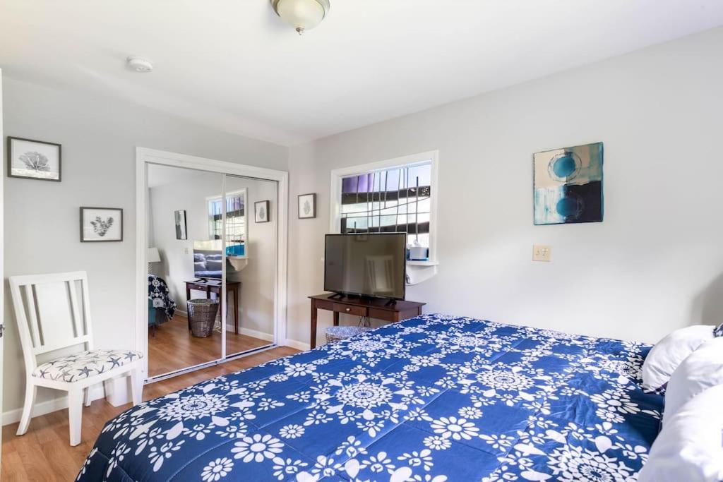 הוילה גרוטון Unique Retreat With Private Patio, 4 King Beds And Bbq מראה חיצוני תמונה
